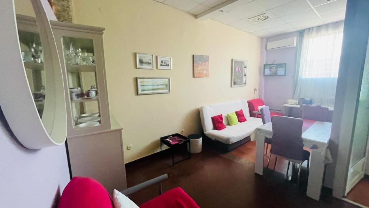 Apartment Vintage Inside City Galleria - *